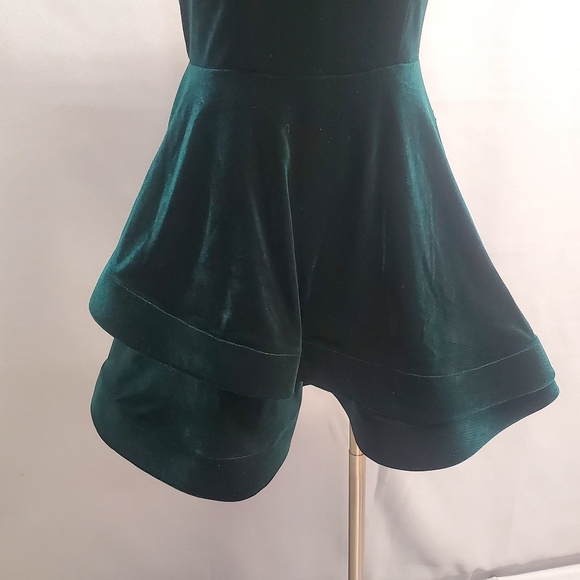 B. DARLING Forest Green Velvet Mini  Dress Square Neckline Size 12 - Picture 4 of 7